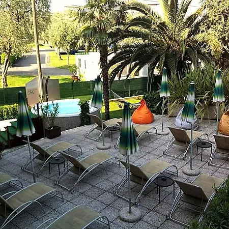 Anna Hotel 3*