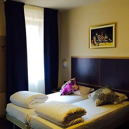 Hotel Anna 3*