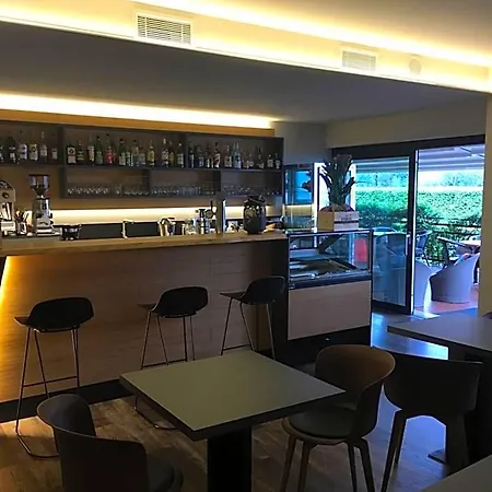 Anna Hotel 3*